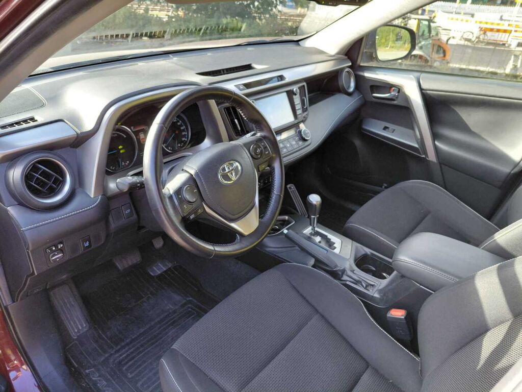 Toyota RAV4 2016 Punainen