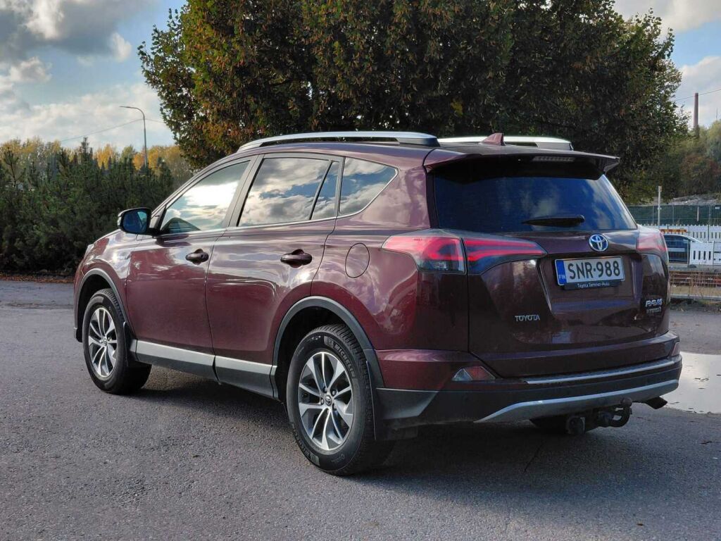 Toyota RAV4 2016 Punainen