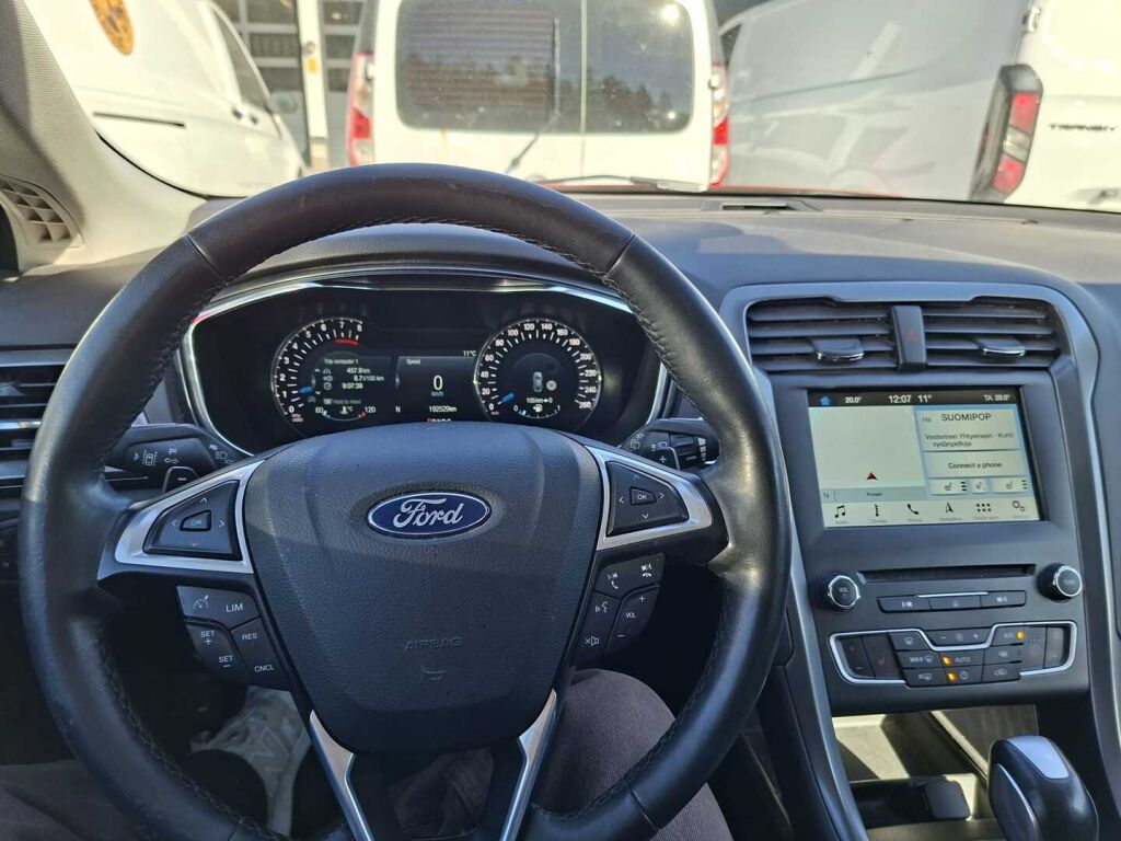 Ford Mondeo 2016 Punainen