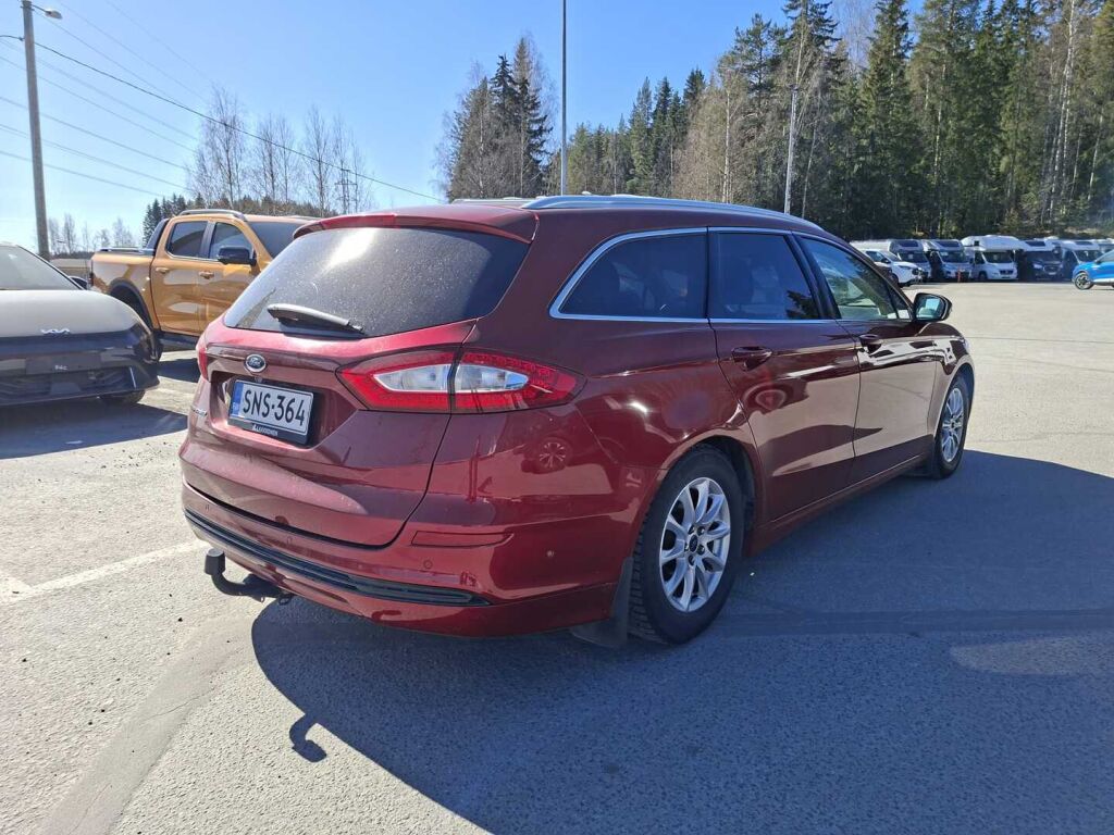 Ford Mondeo 2016 Punainen