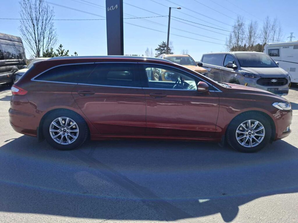Ford Mondeo 2016 Punainen