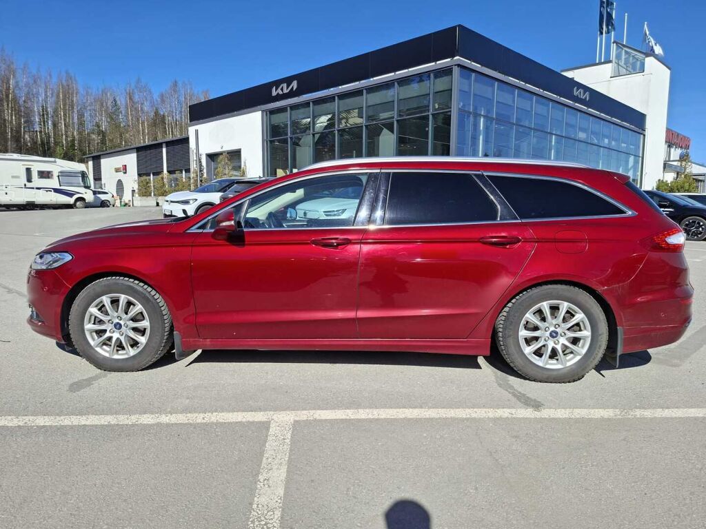 Ford Mondeo 2016 Punainen