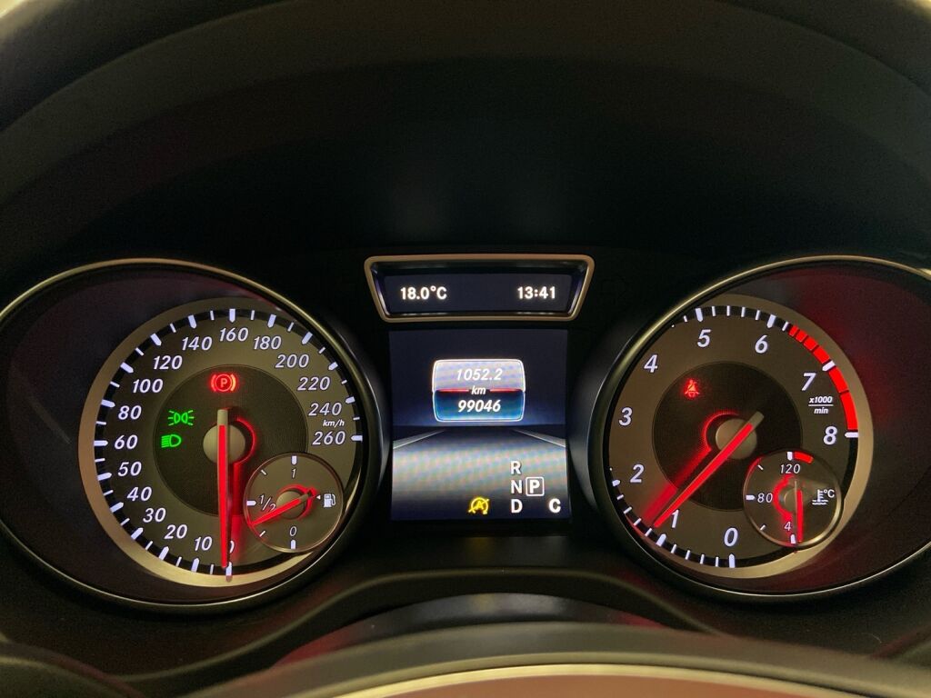 Mercedes-Benz GLA 2016 Musta