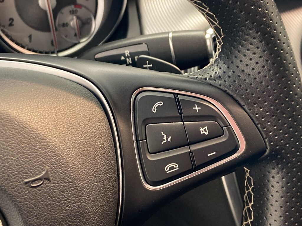 Mercedes-Benz GLA 2016 Musta