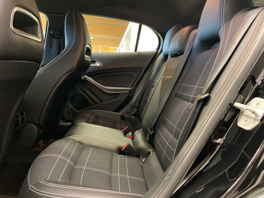 Mercedes-Benz GLA 2016 Musta