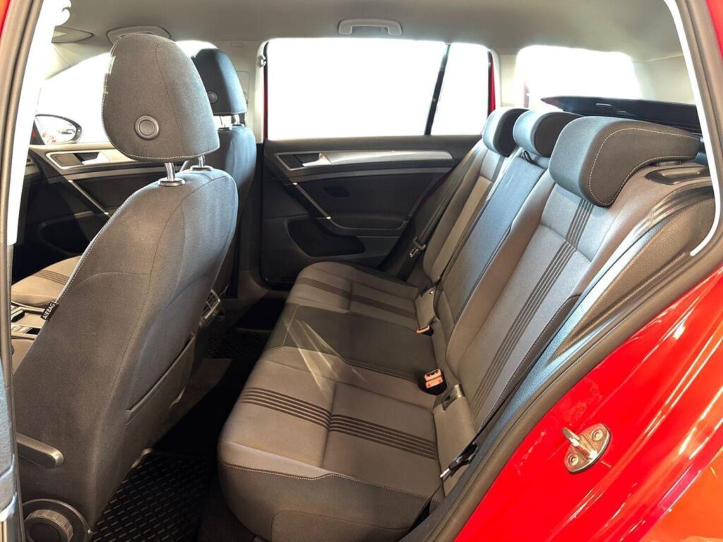 Volkswagen Golf 2016 Punainen