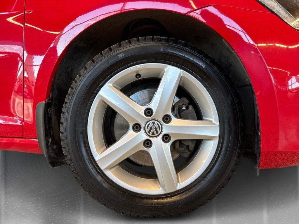 Volkswagen Golf 2016 Punainen