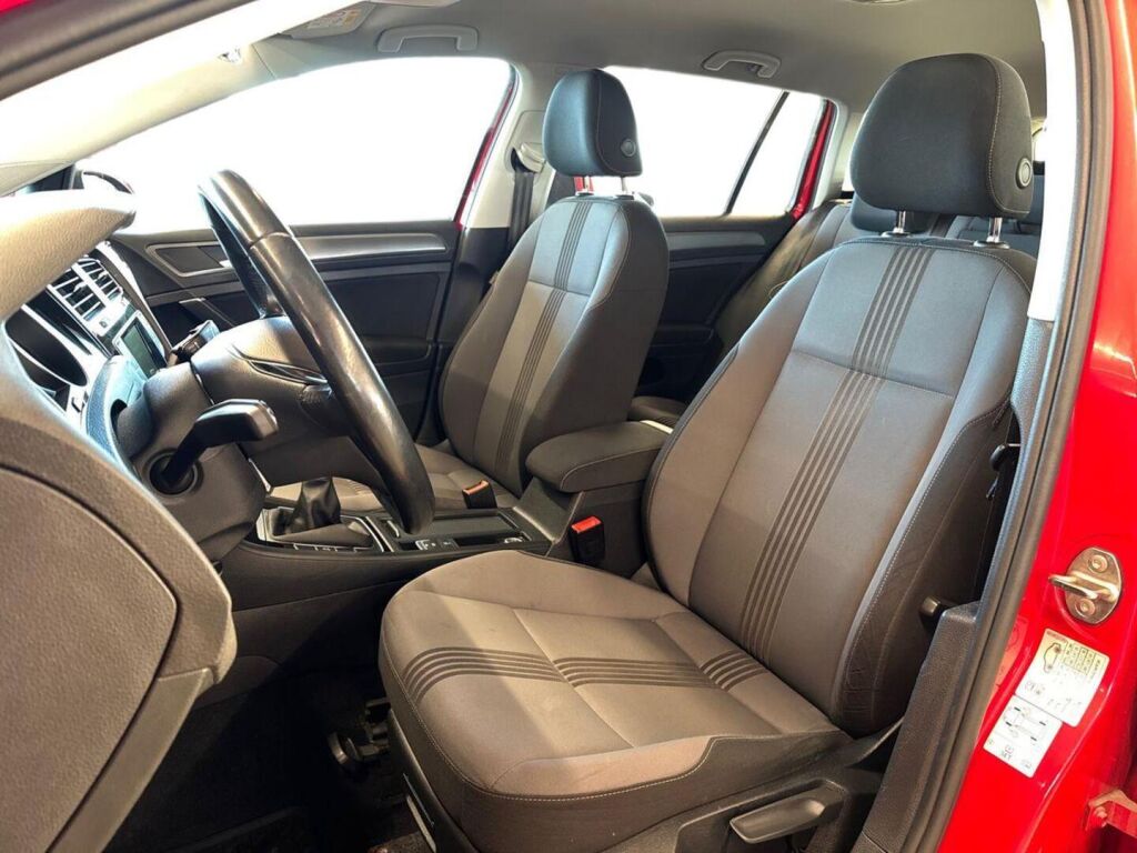 Volkswagen Golf 2016 Punainen