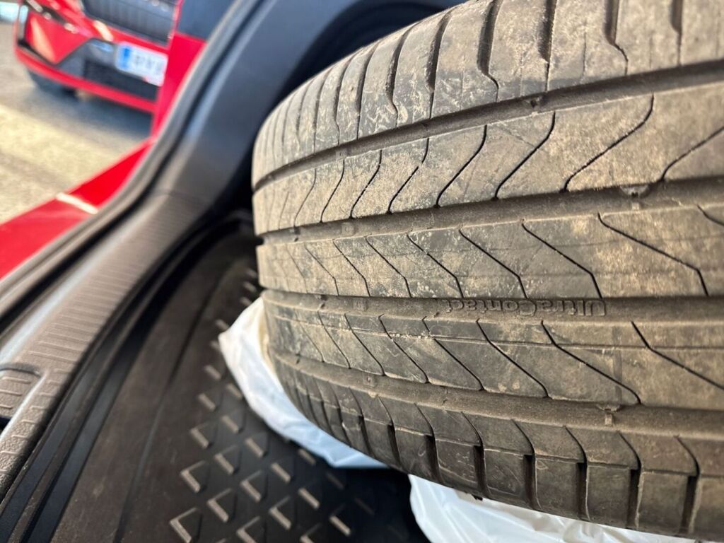 Volkswagen Golf 2016 Punainen