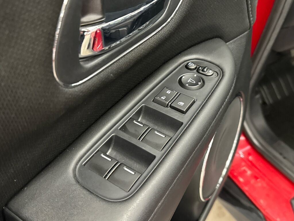 Honda HR-V 2016 Punainen
