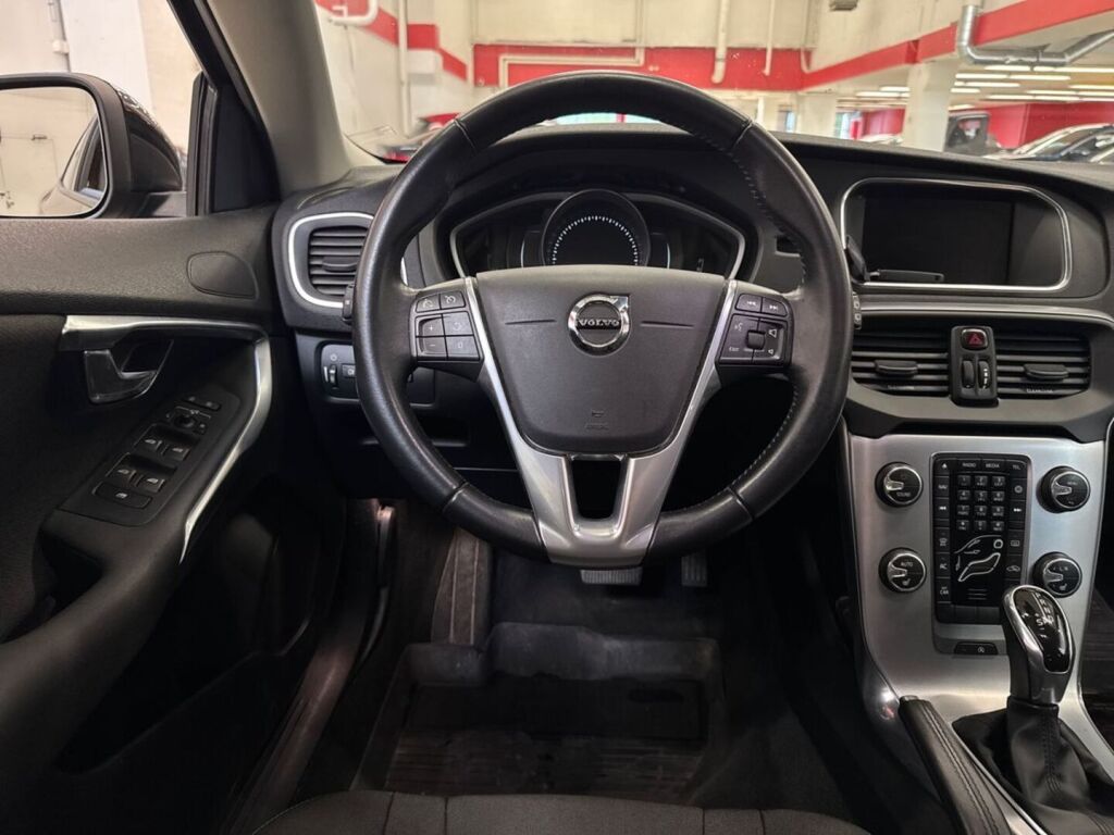 Volvo V40 Cross Country 2016 Punainen