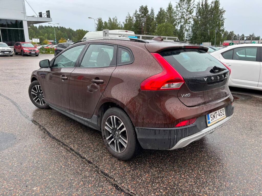 Volvo V40 Cross Country 2016 Punainen