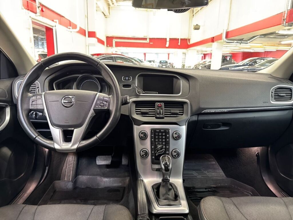 Volvo V40 Cross Country 2016 Punainen