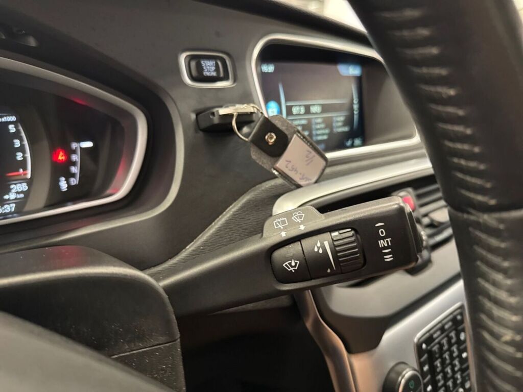 Volvo V40 Cross Country 2016 Punainen