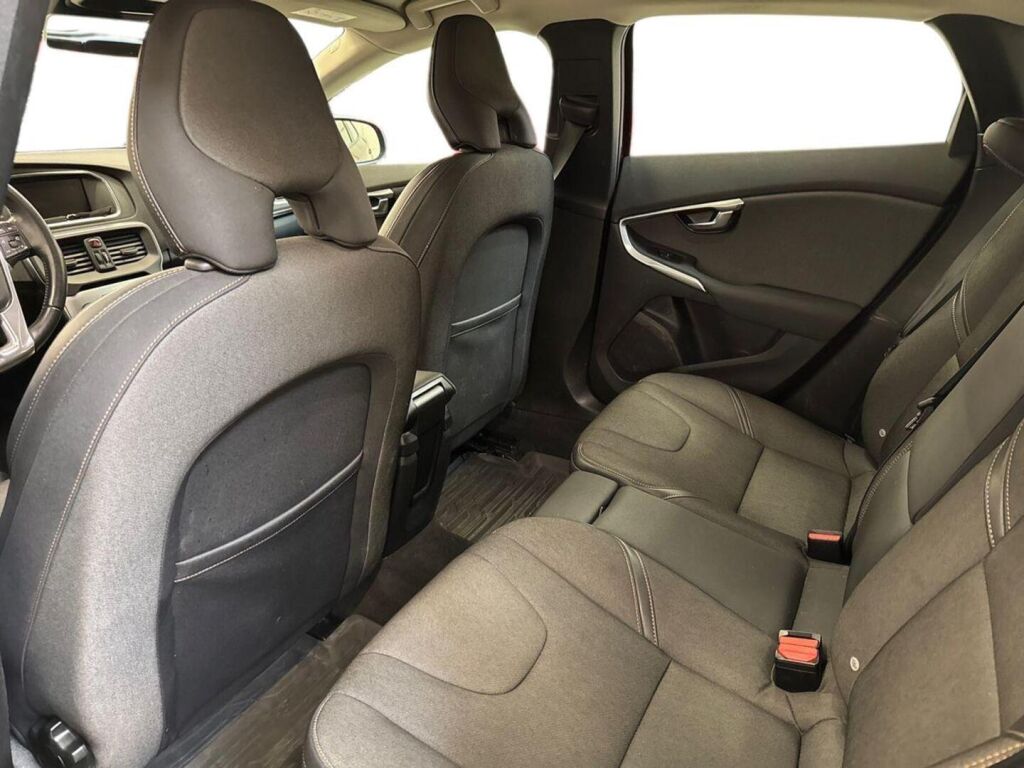 Volvo V40 Cross Country 2016 Punainen