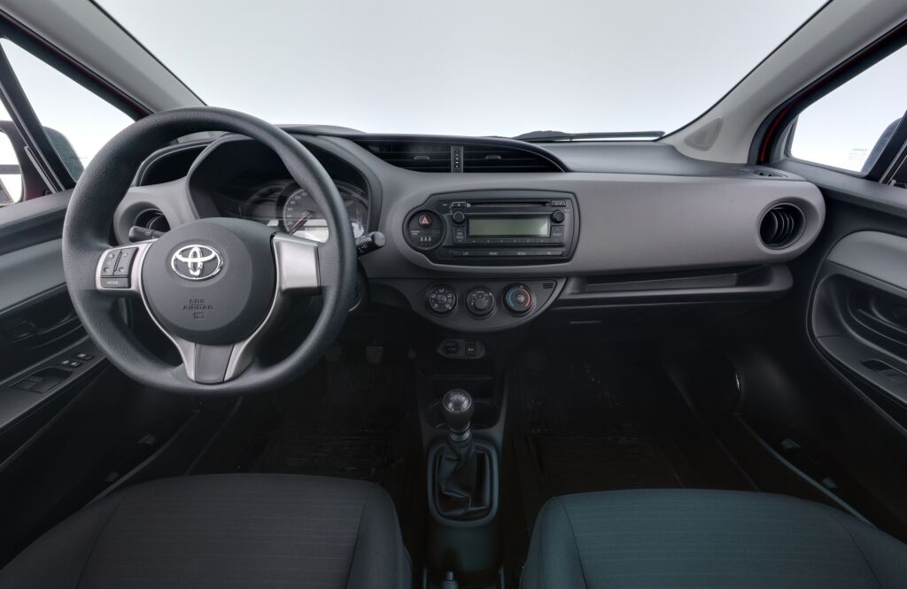 Toyota Yaris 2016 Punainen