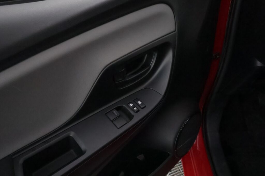 Toyota Yaris 2016 Punainen