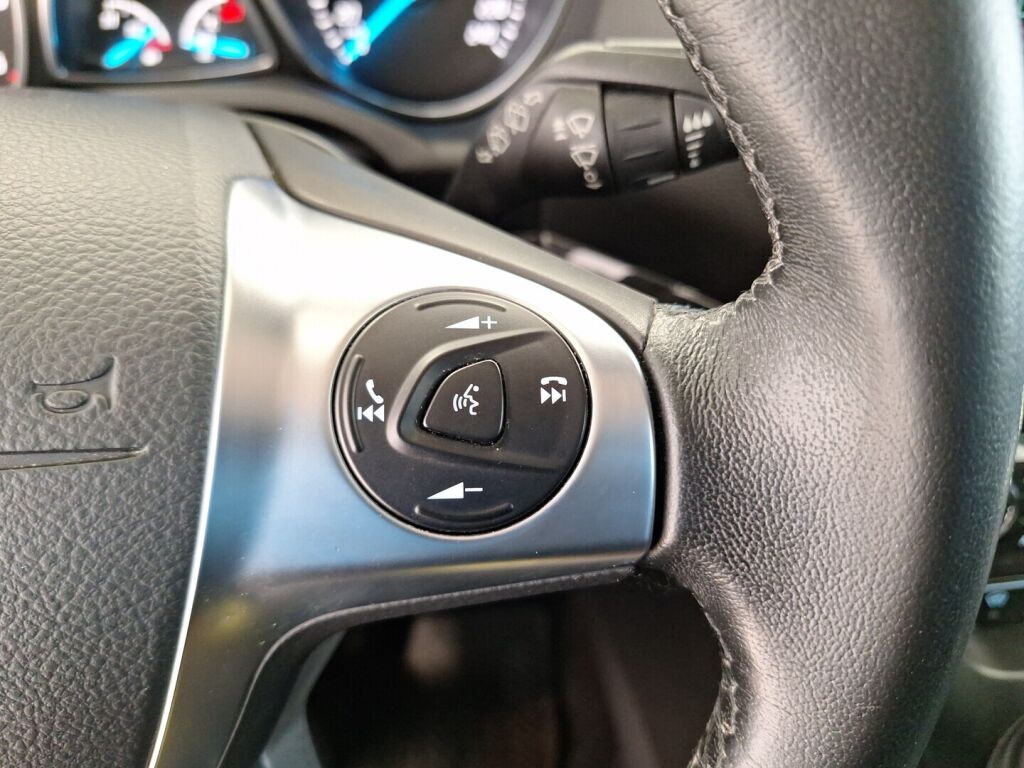 Ford Kuga 2016 Punainen