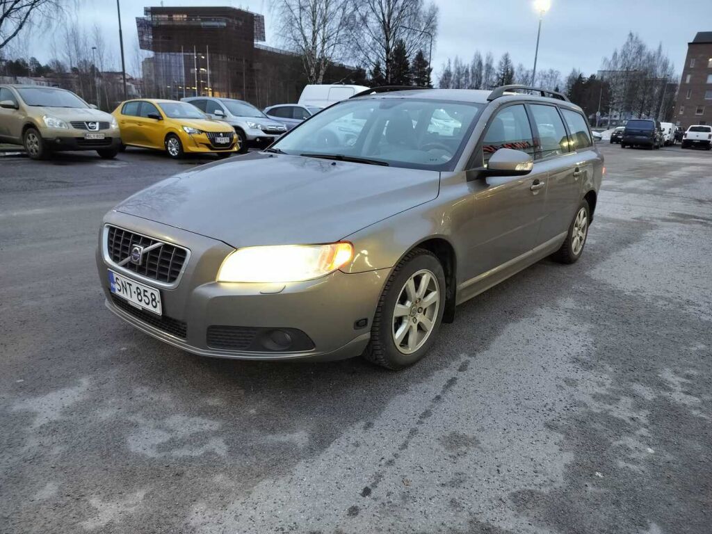 Volvo V70 2008 Ruskea (beige)