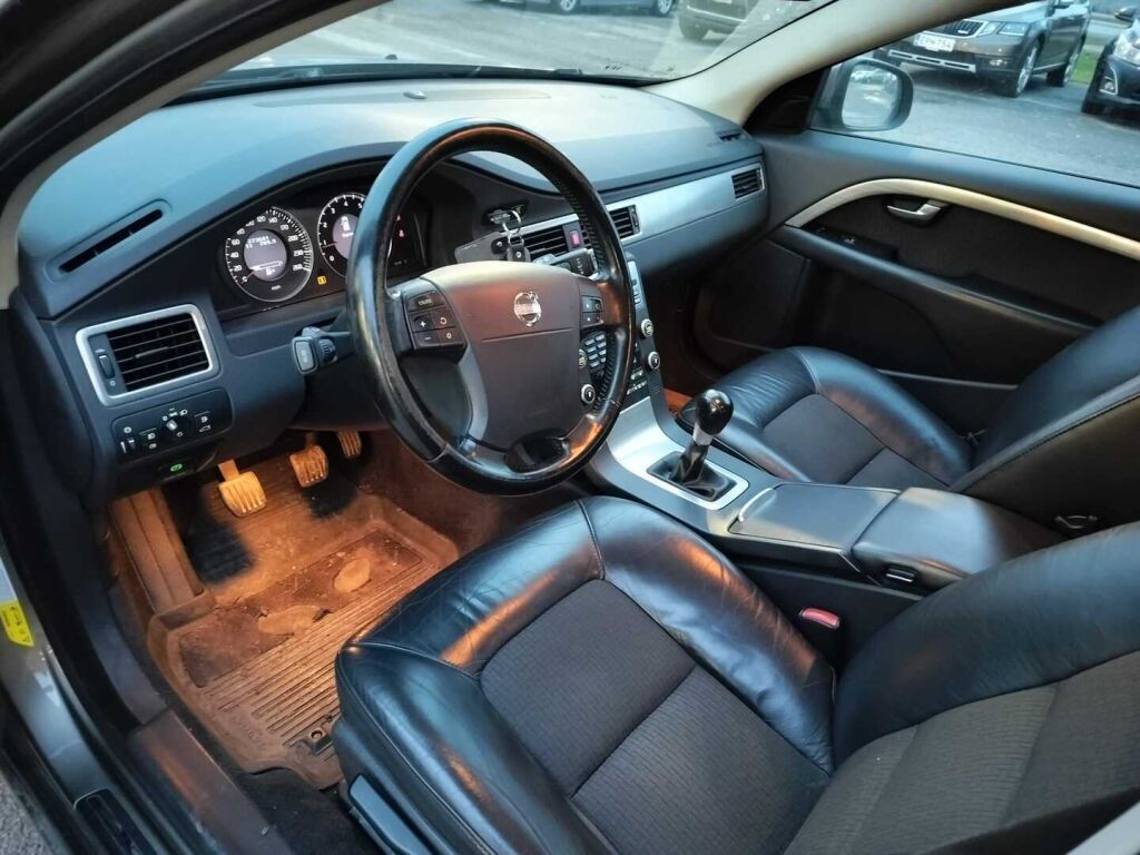 Volvo V70 2008 Ruskea (beige)