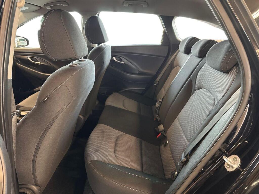 Hyundai i30 Wagon 2019 Musta