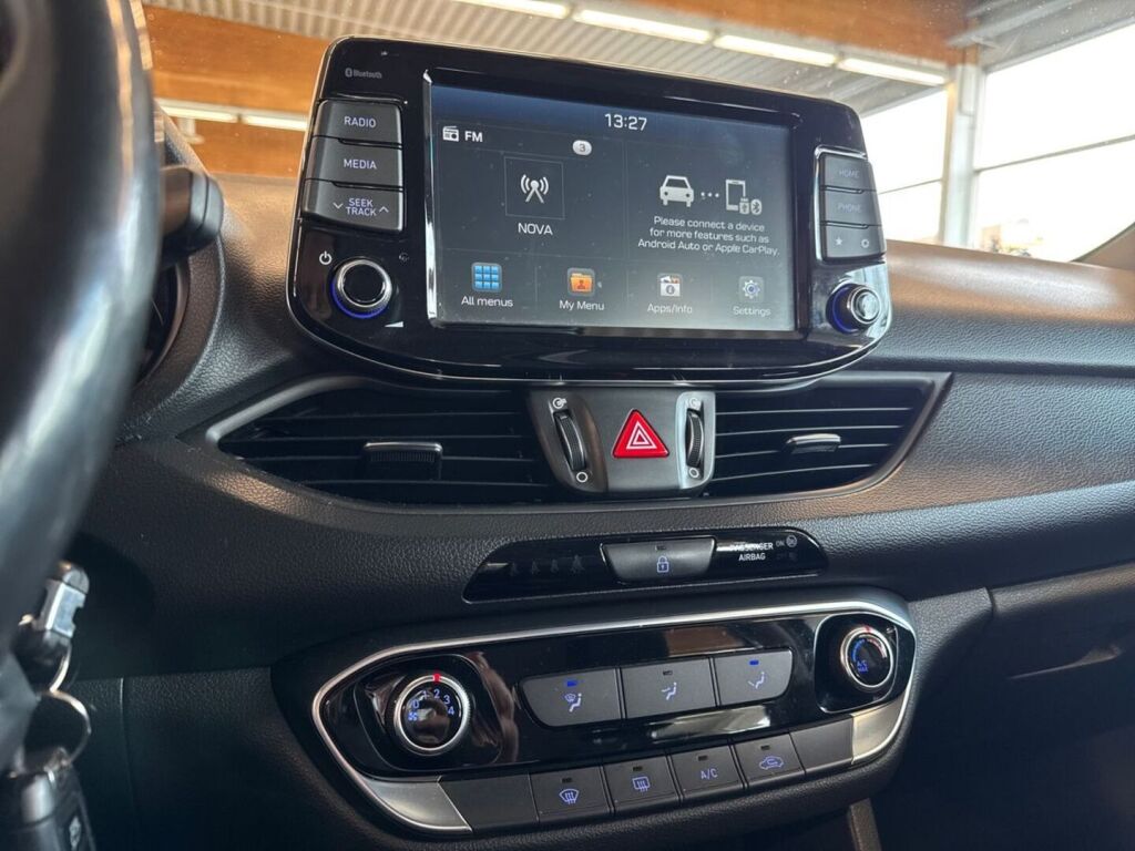 Hyundai i30 Wagon 2019 Musta