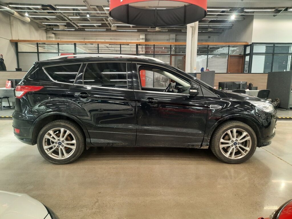 Ford Kuga 2016 Musta