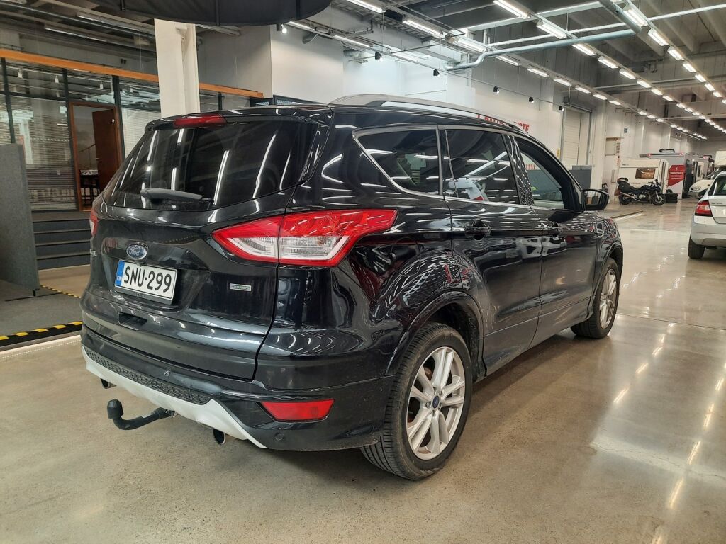 Ford Kuga 2016 Musta