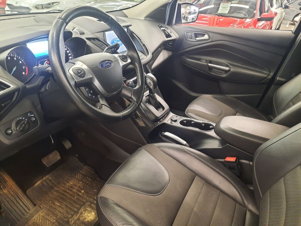 Ford Kuga 2016 Musta