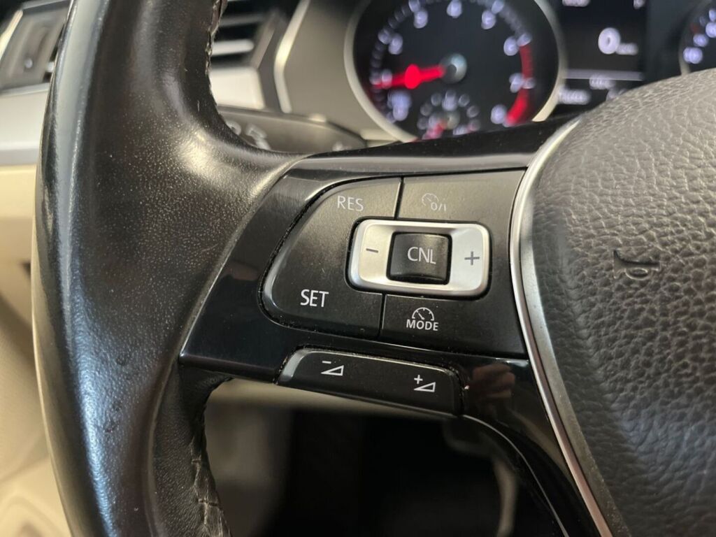 Volkswagen Passat 2016 Punainen
