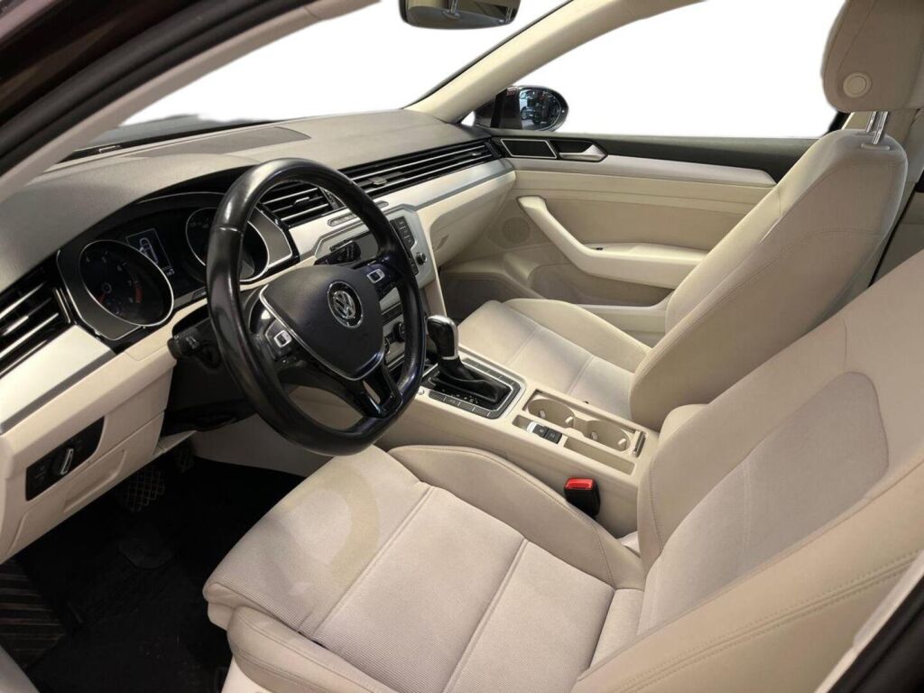Volkswagen Passat 2016 Punainen