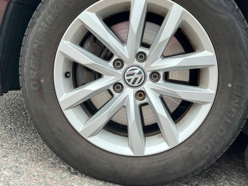 Volkswagen Passat 2016 Punainen