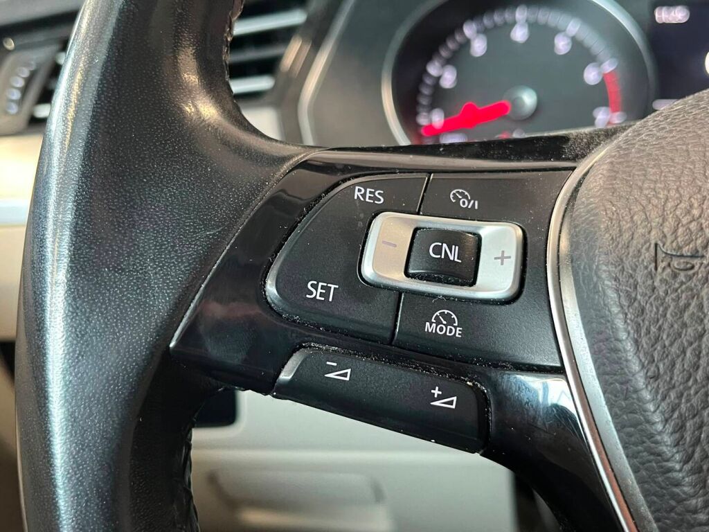 Volkswagen Passat 2016 Punainen