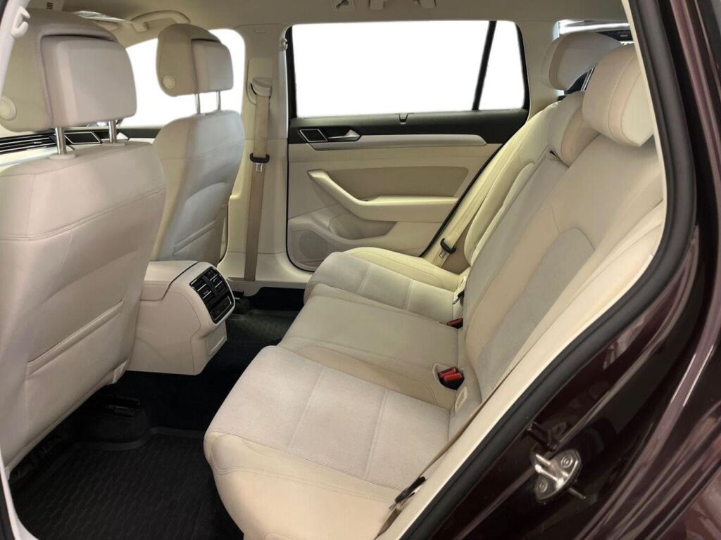 Volkswagen Passat 2016 Punainen