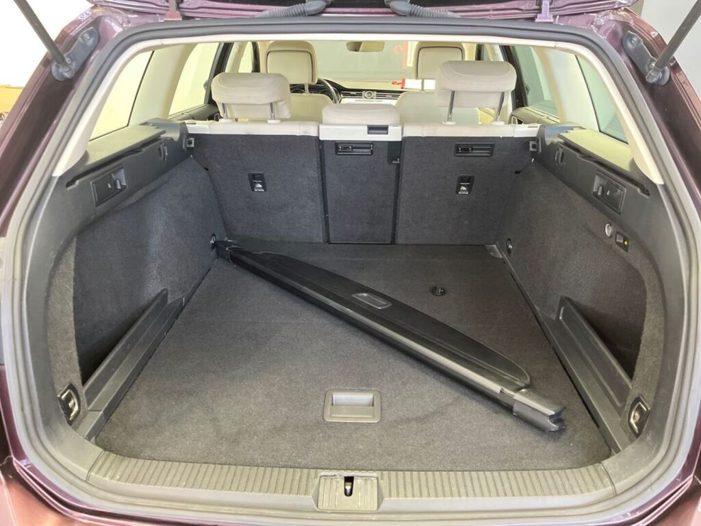 Volkswagen Passat 2016 Punainen