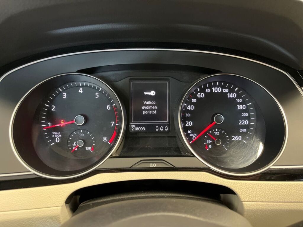 Volkswagen Passat 2016 Punainen