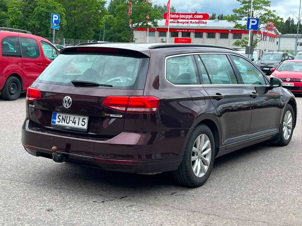 Volkswagen Passat 2016 Punainen