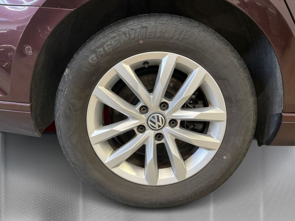 Volkswagen Passat 2016 Punainen