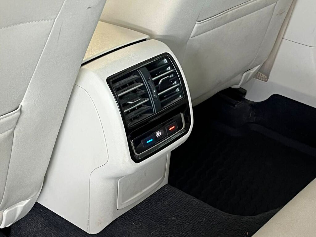 Volkswagen Passat 2016 Punainen