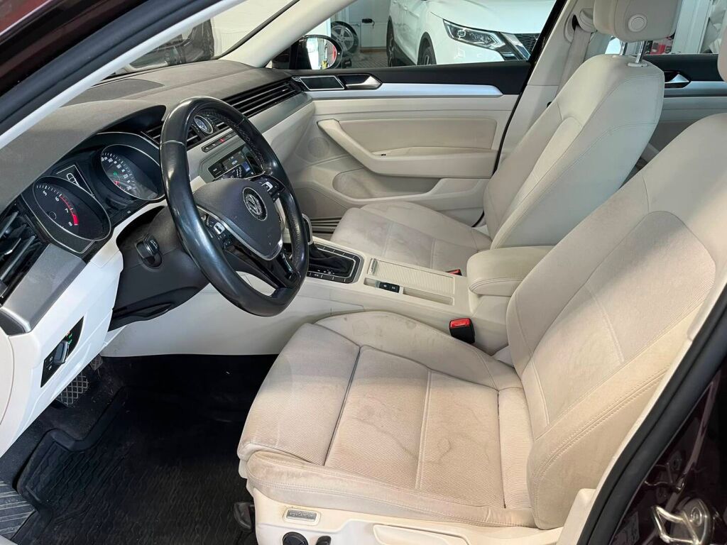 Volkswagen Passat 2016 Punainen