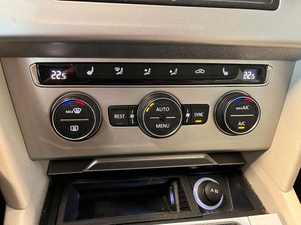 Volkswagen Passat 2016 Punainen