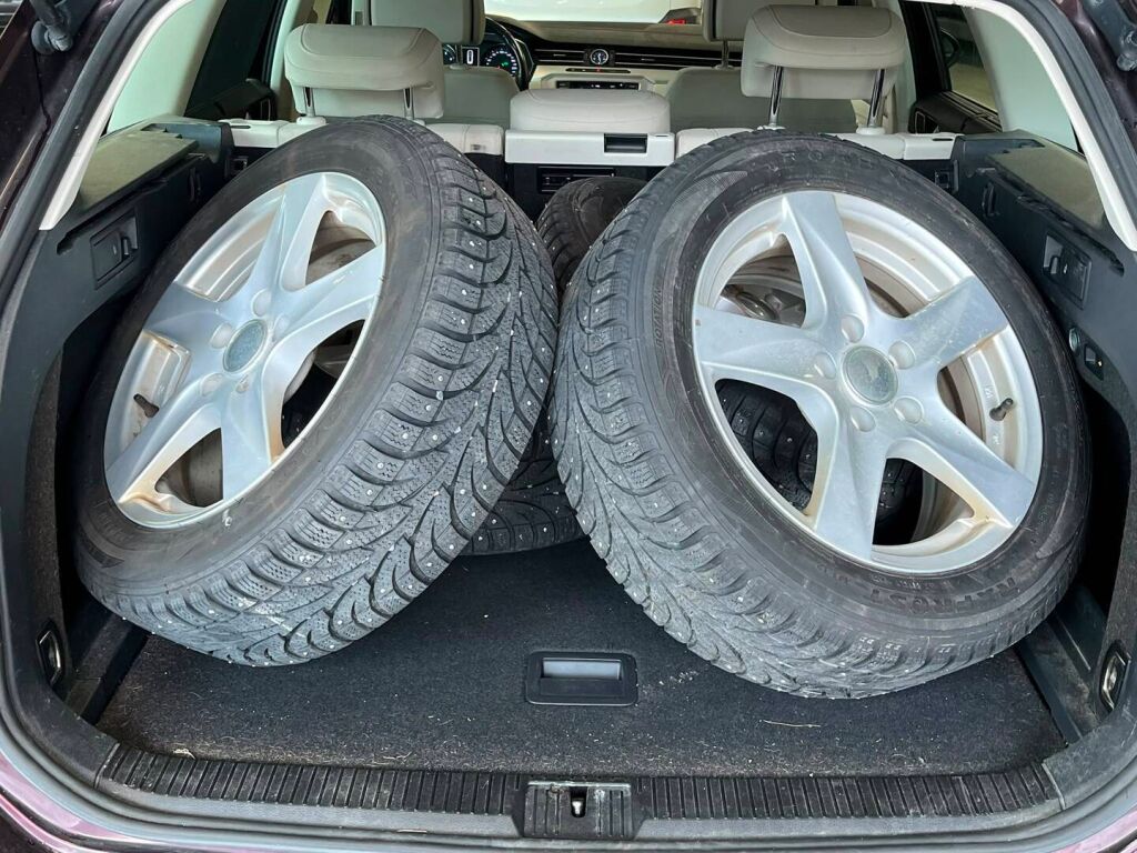 Volkswagen Passat 2016 Punainen