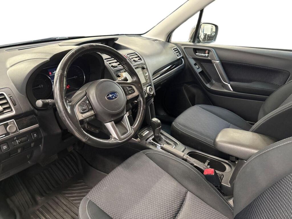 Subaru Forester 2016 Harmaa