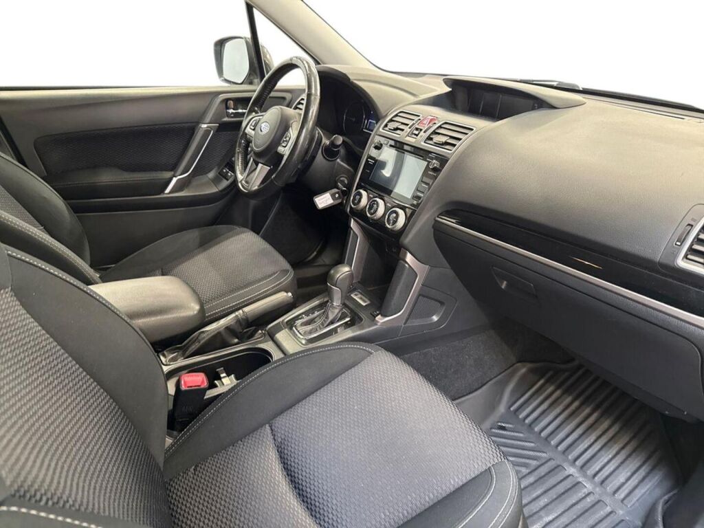 Subaru Forester 2016 Harmaa