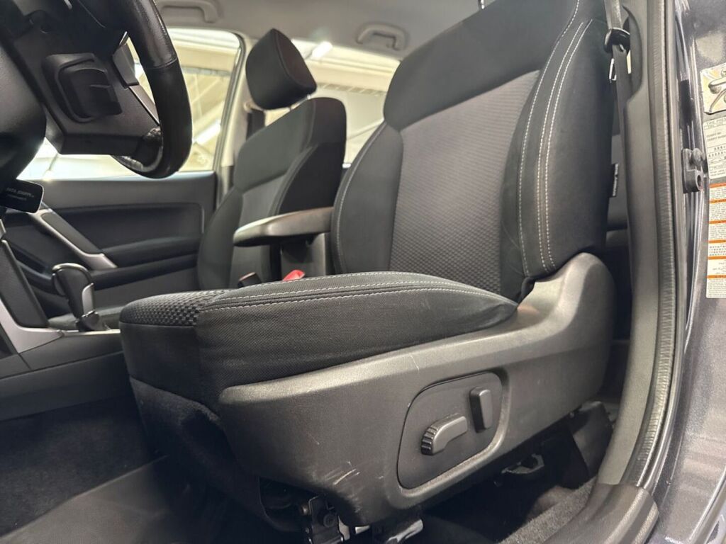 Subaru Forester 2016 Harmaa