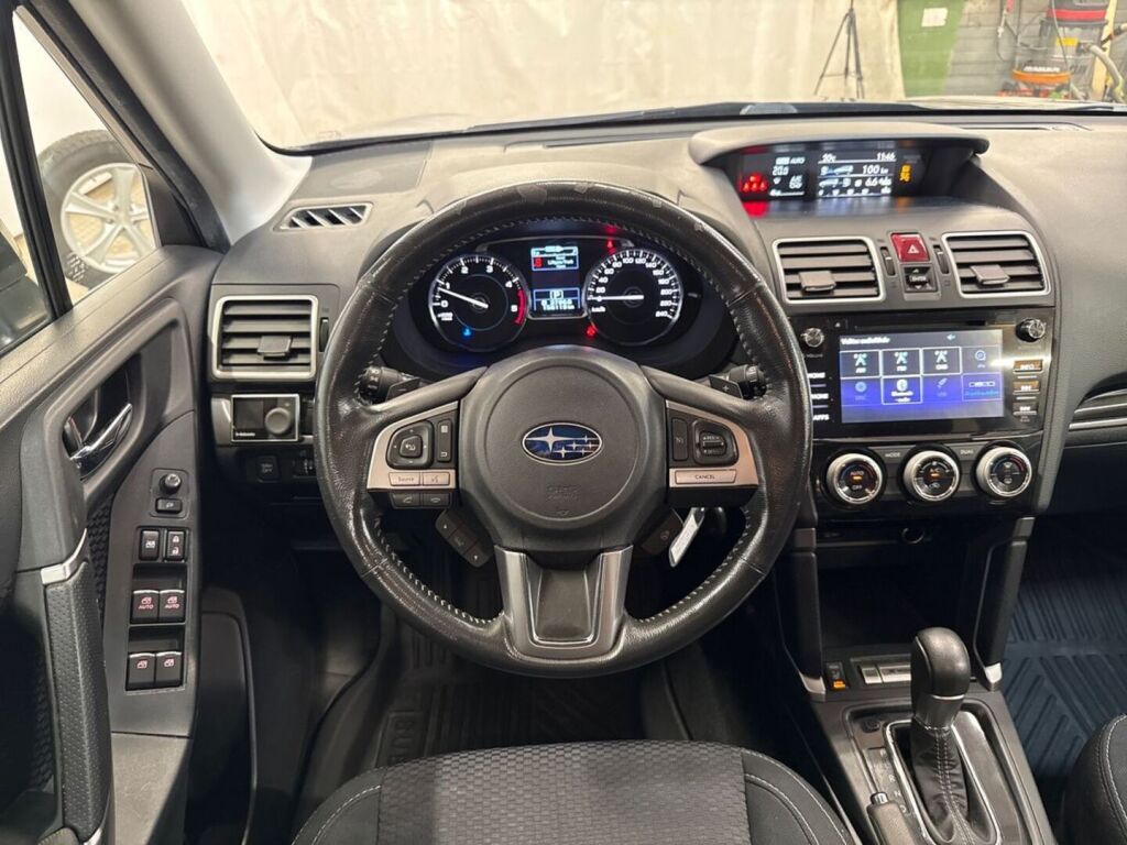 Subaru Forester 2016 Harmaa