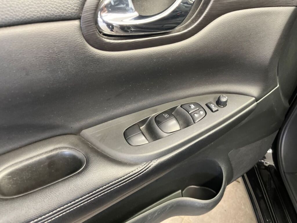 Nissan Pulsar 2016 Musta