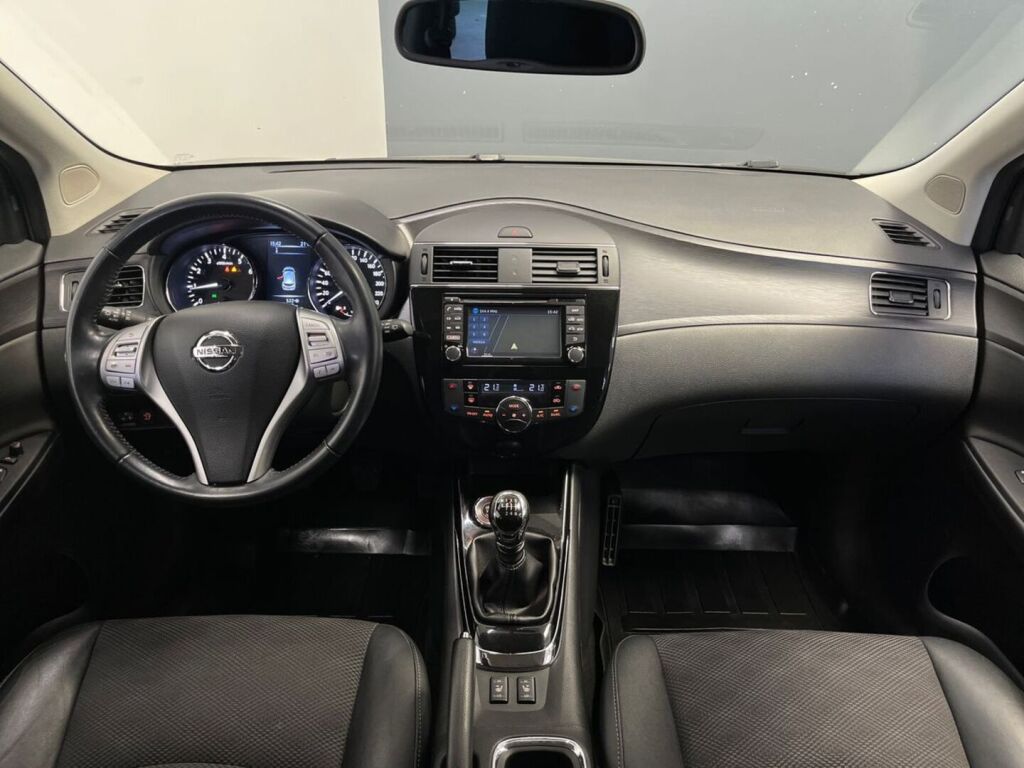 Nissan Pulsar 2016 Musta