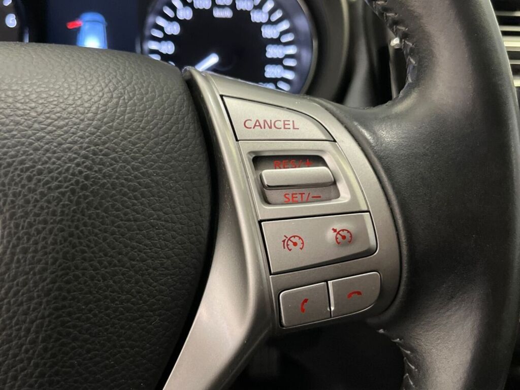 Nissan Pulsar 2016 Musta