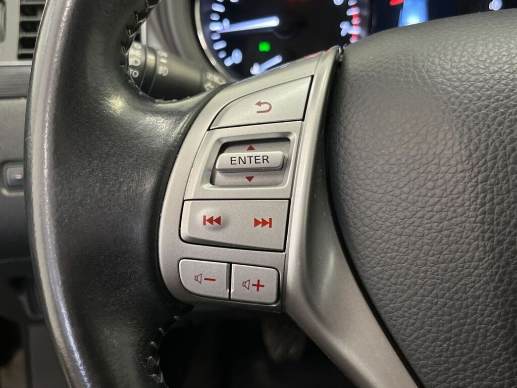 Nissan Pulsar 2016 Musta